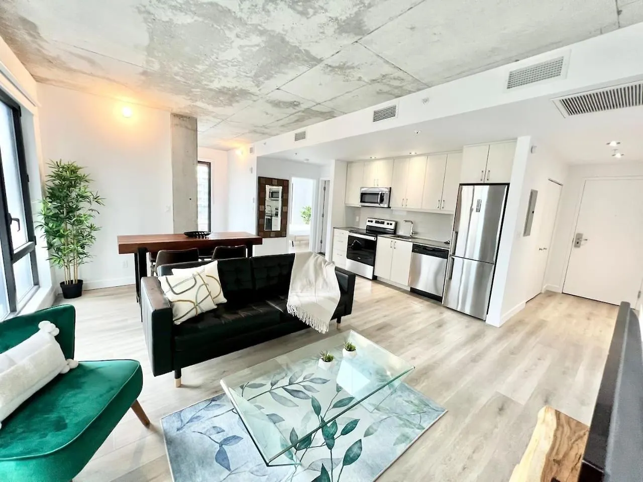 Nice 2 Bedroom Apartment In Old Port Zm8 Montreal 0*,